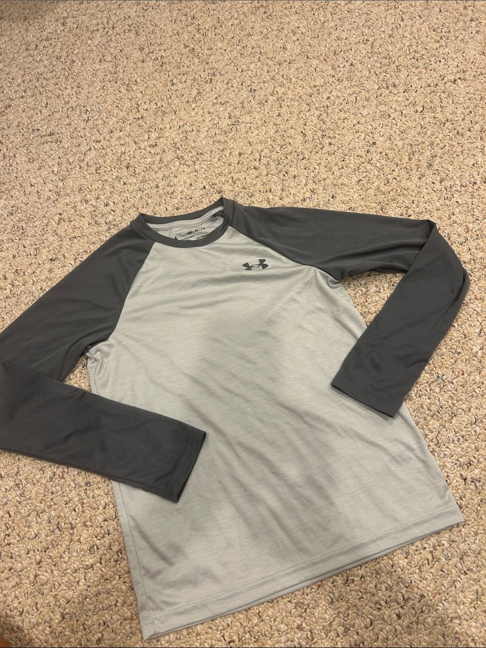 Under Armour Kids Long-Sleeve Raglan Shirt - Light Gray & Charcoal